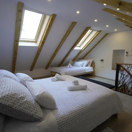 アパート Ispod Ure シニ