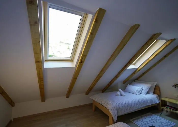 アパート Ispod Ure シニ