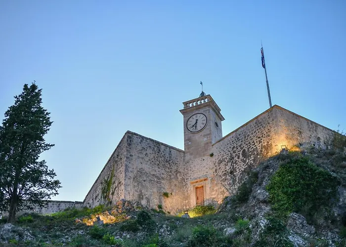 アパート Ispod Ure シニ