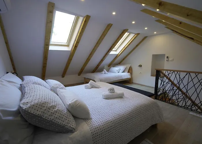 アパート Ispod Ure シニ