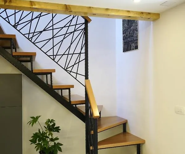 アパート Ispod Ure シニ