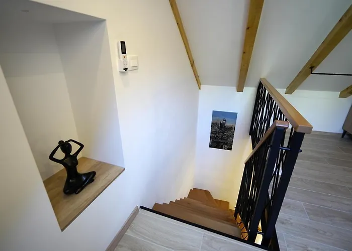 アパート Ispod Ure シニ