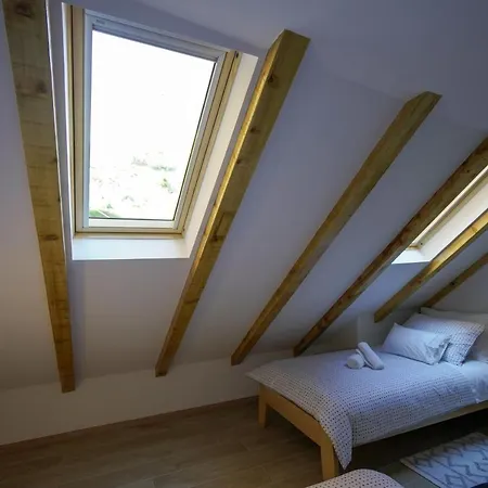 아파트 Ispod Ure 신