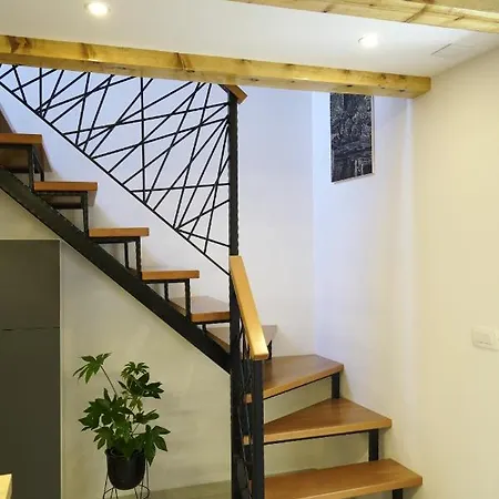 아파트 Ispod Ure 신