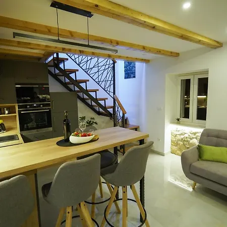 아파트 Ispod Ure *