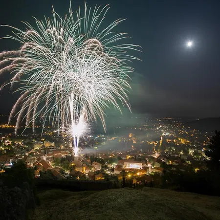 Ispod Ure Lägenhet *